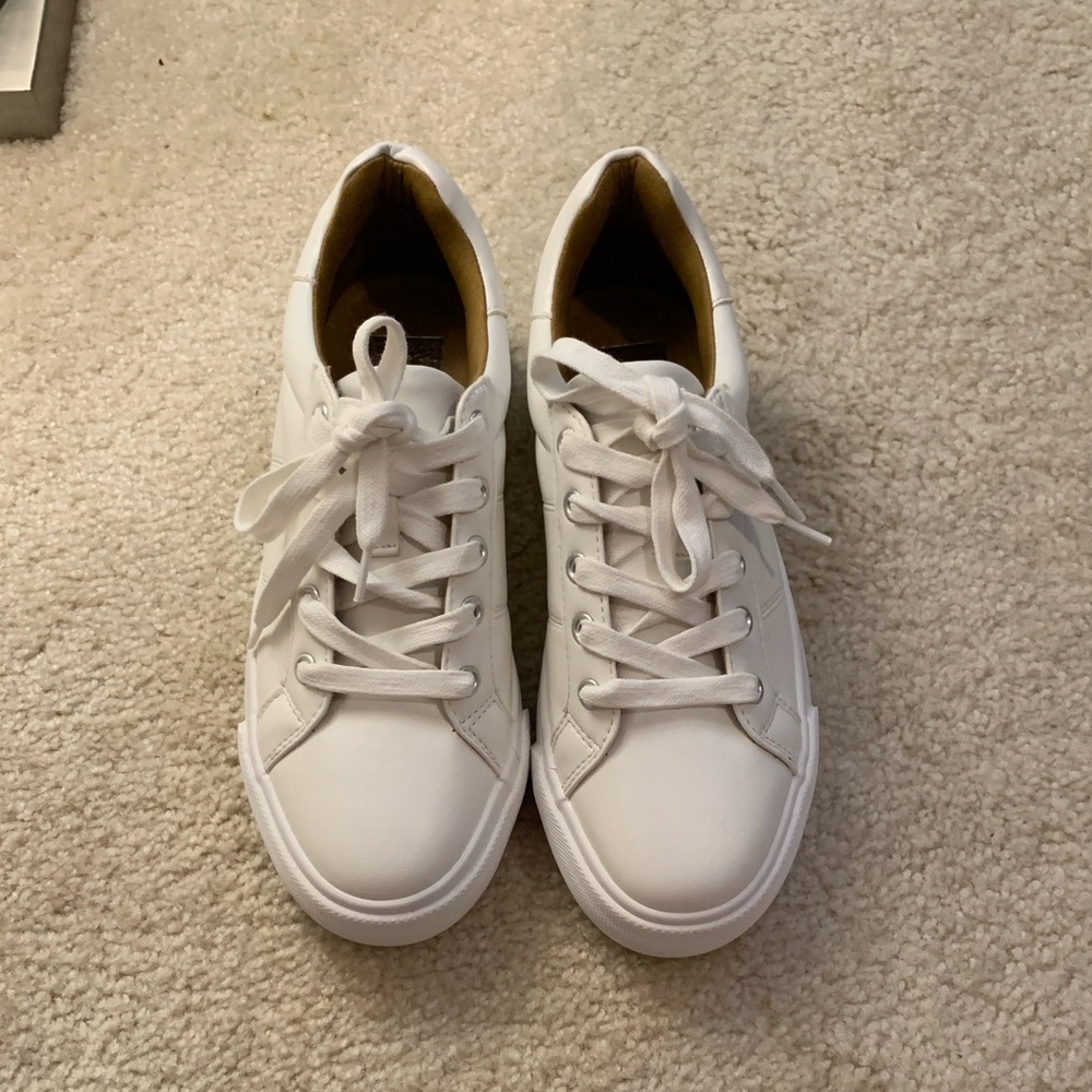 NWOB DV by Dolce Vita White Sneakers - Picture 4 of 9
